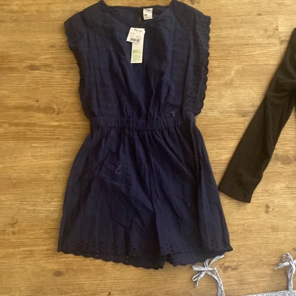 Kid’s clothes 1 dress 1 jump suit and 1 cardigan - Picture 3 of 4